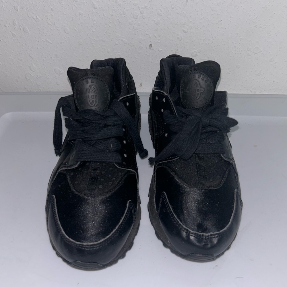 Black huaraches
